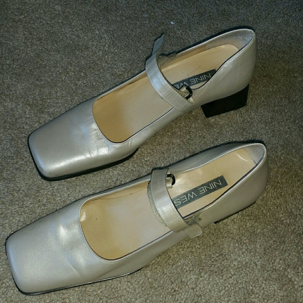 Shoes - Picture 4 of 4